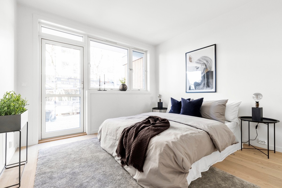 Hovedsoverommet er av god størrelse med plass til dobbelt seng og tilhørende møblement. Galleribilde