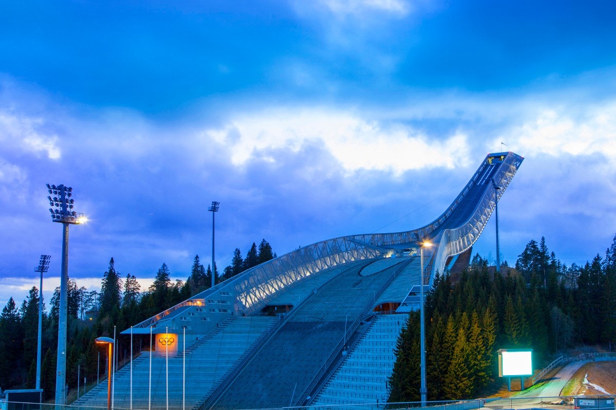 Holmenkollen - For den spreke er Holmenkollen åpen og tilbyr trening innenfor alle nordiske grener, året rundt. Galleribilde