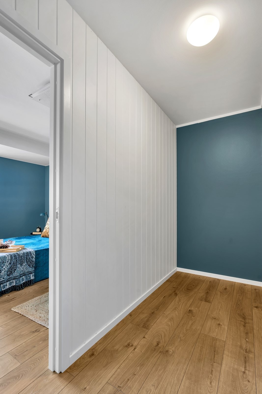 Fra soverommet er det tilgang til en praktisk innvendig bod på ca. 4 kvm. Rommet kan innredes som garderoberom, kontor el. Galleribilde