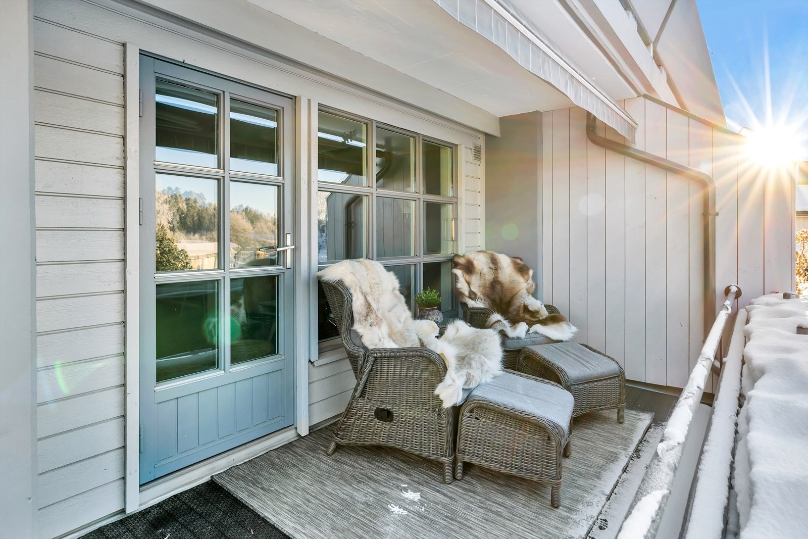 Vestvendt overbygd balkong på ca. 14 kvm. Galleribilde