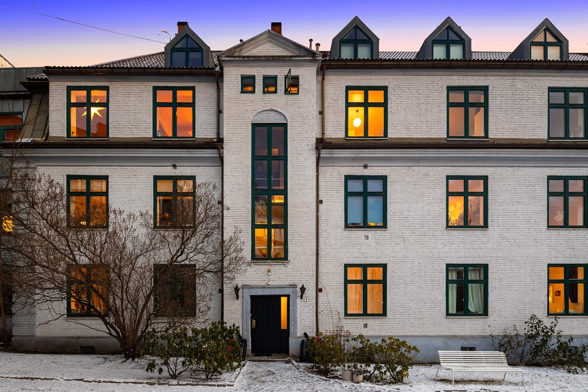 Inngangsparti - leiligheten ligger luftig til i 3 etg. Galleribilde