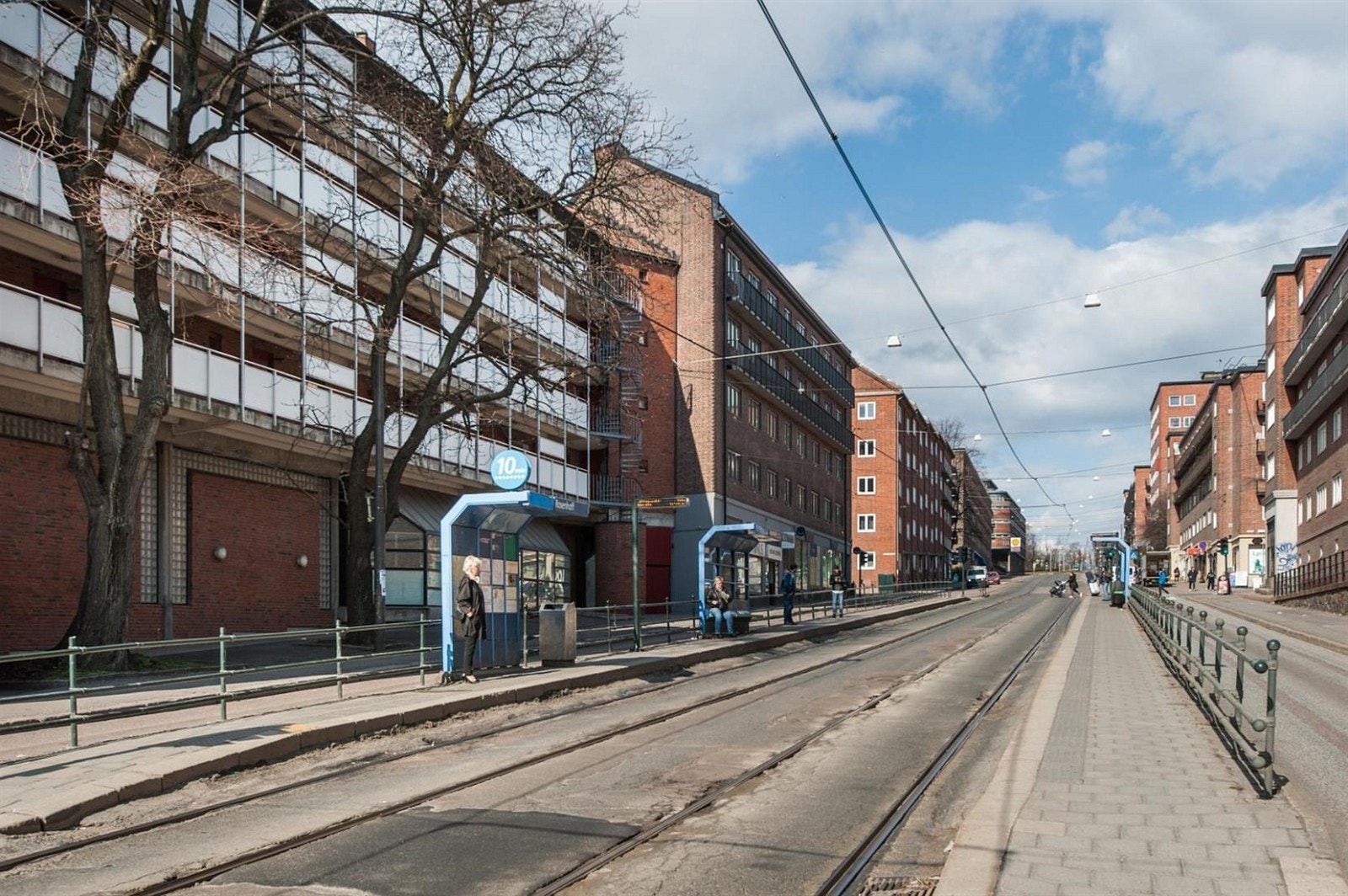 Gode kollektivmuligheter i form av buss, trikk og T-bane som frakter deg rundt i byen på kort tid. Galleribilde