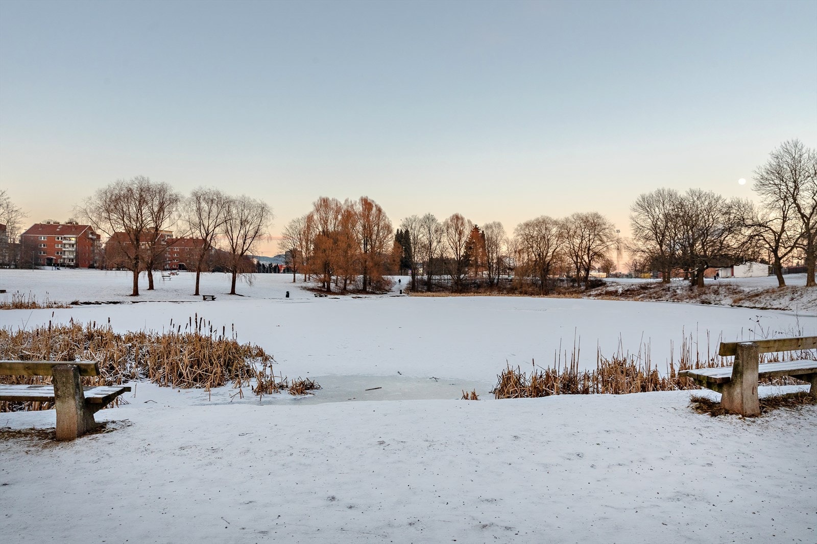Ensjø er en del av Hovinbyen - et nytt byområde hvor Oslo kommune har store ambisjoner. Hovinbyen skal bli et klimasmart område. Målet er at gange, sykkel og kollektiv skal være de enkleste og mest attraktive måtene å ferdes på. Galleribilde