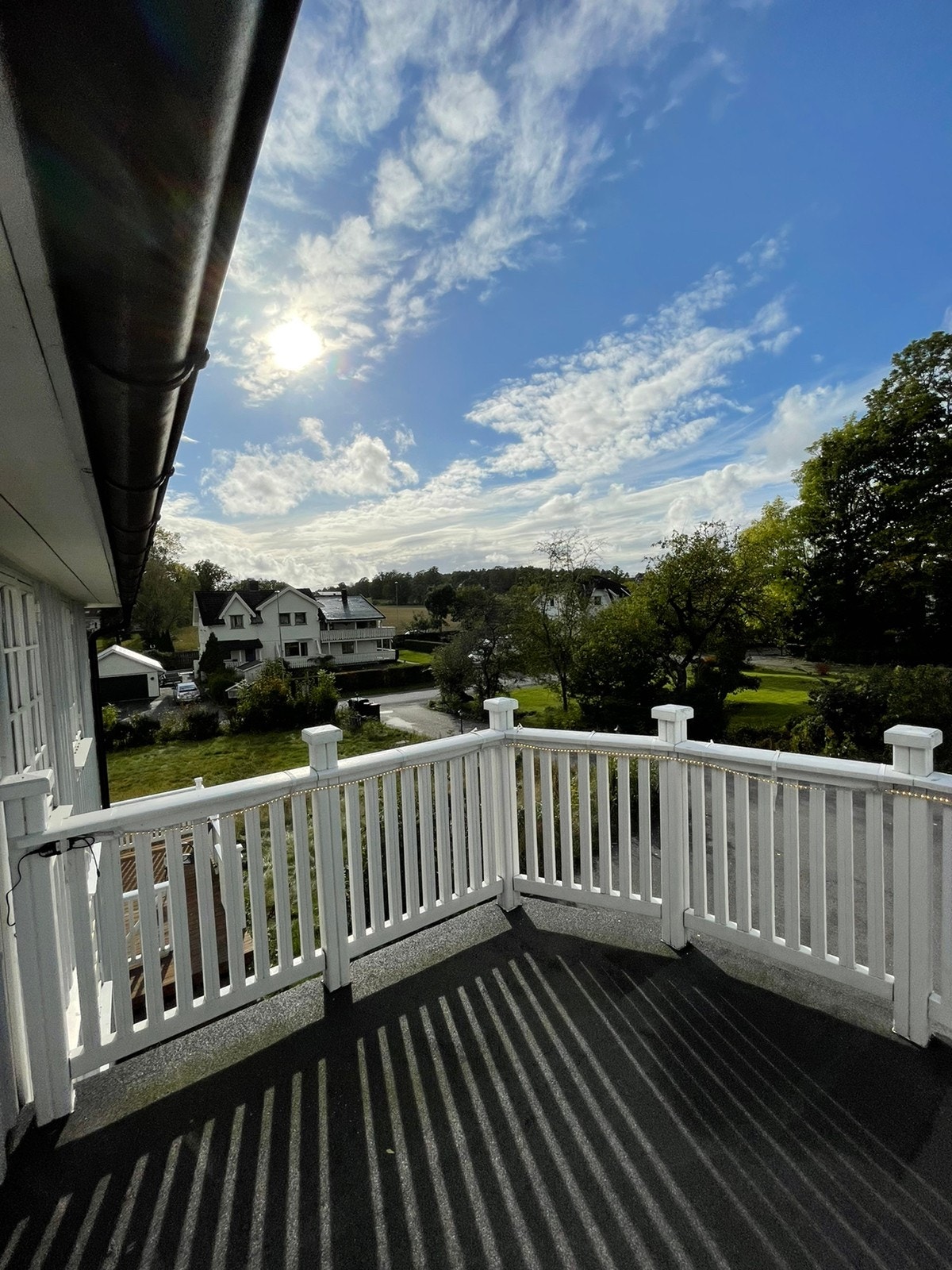 utstilt fra balkong Galleribilde