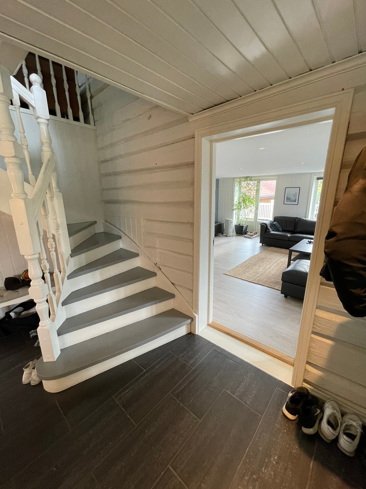 inngangsparti mot stue Galleribilde