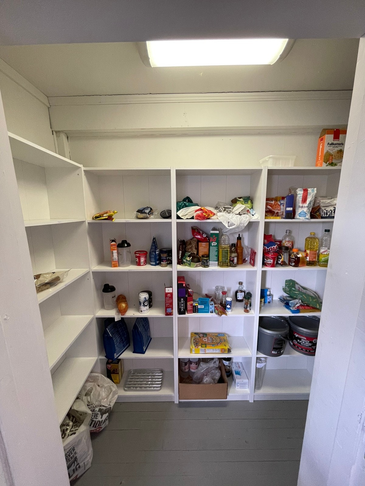 tørrmat hyller (kjøkken 1. etg) Galleribilde