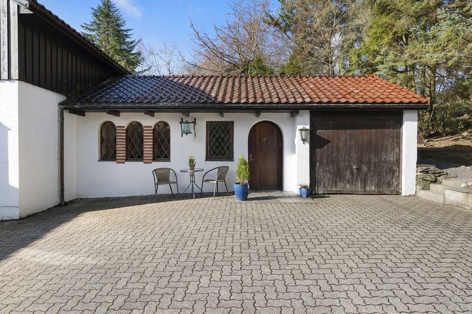 Egen inngang. Galleribilde