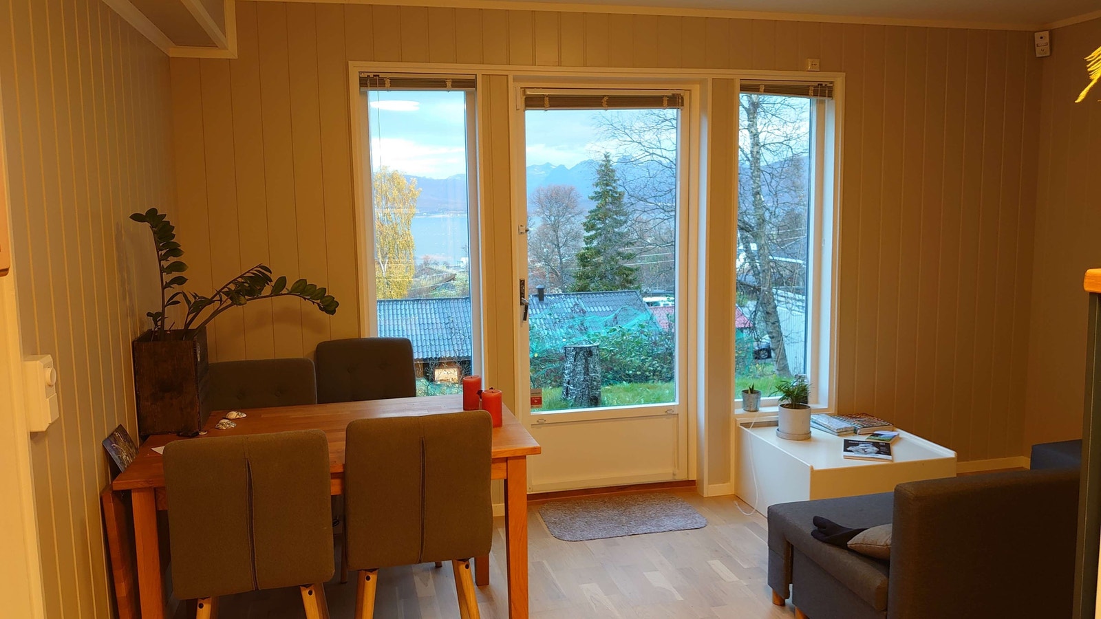 Spisekrok i stue/oppholdsrom Galleribilde