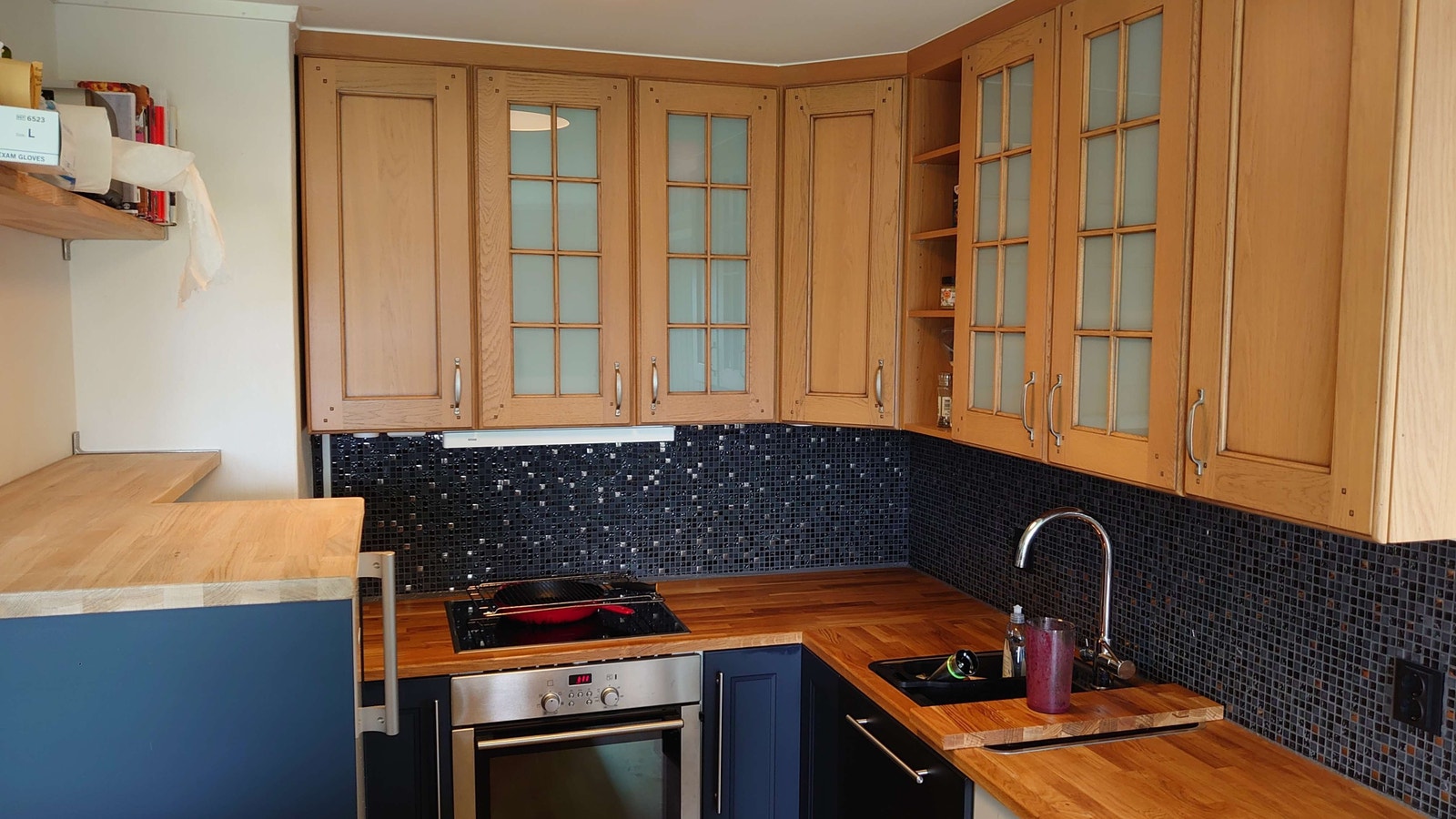 Kjøkkenkrok (fullt utstyrt, oppv.maskin, komfyr, kjøl, micro) Galleribilde