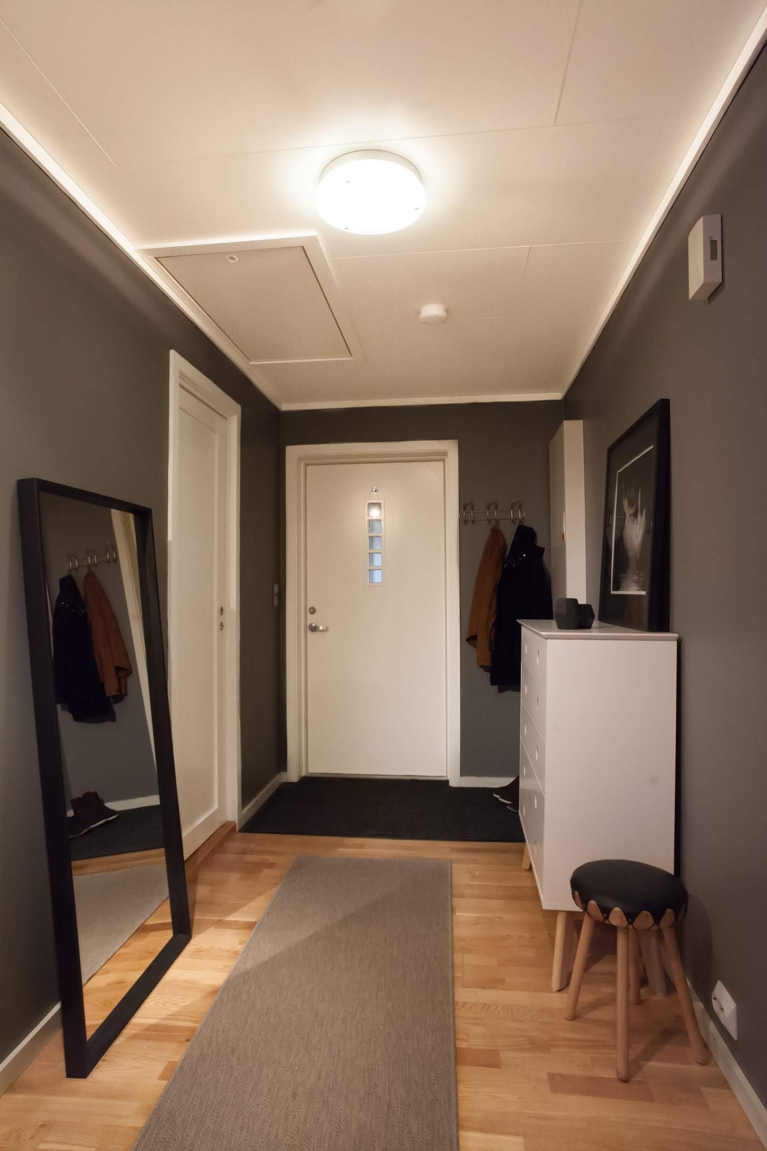 Entrè - skyvedør mot vaskerom Galleribilde