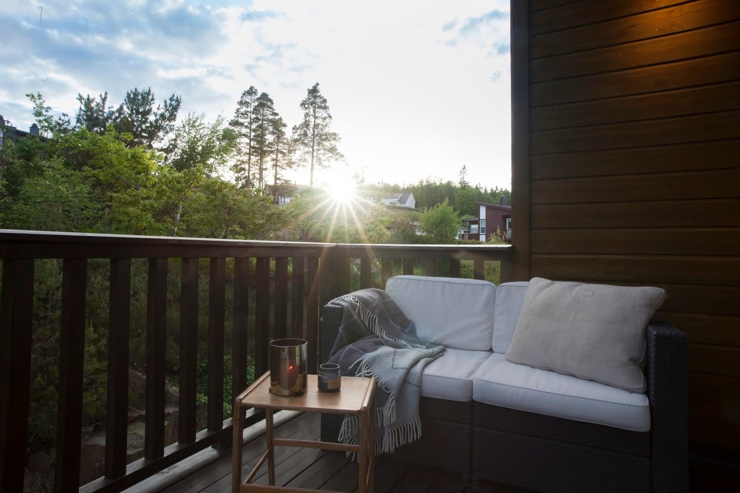 Terrassen er sørvendt, og har sol fra morgen til kveld Galleribilde