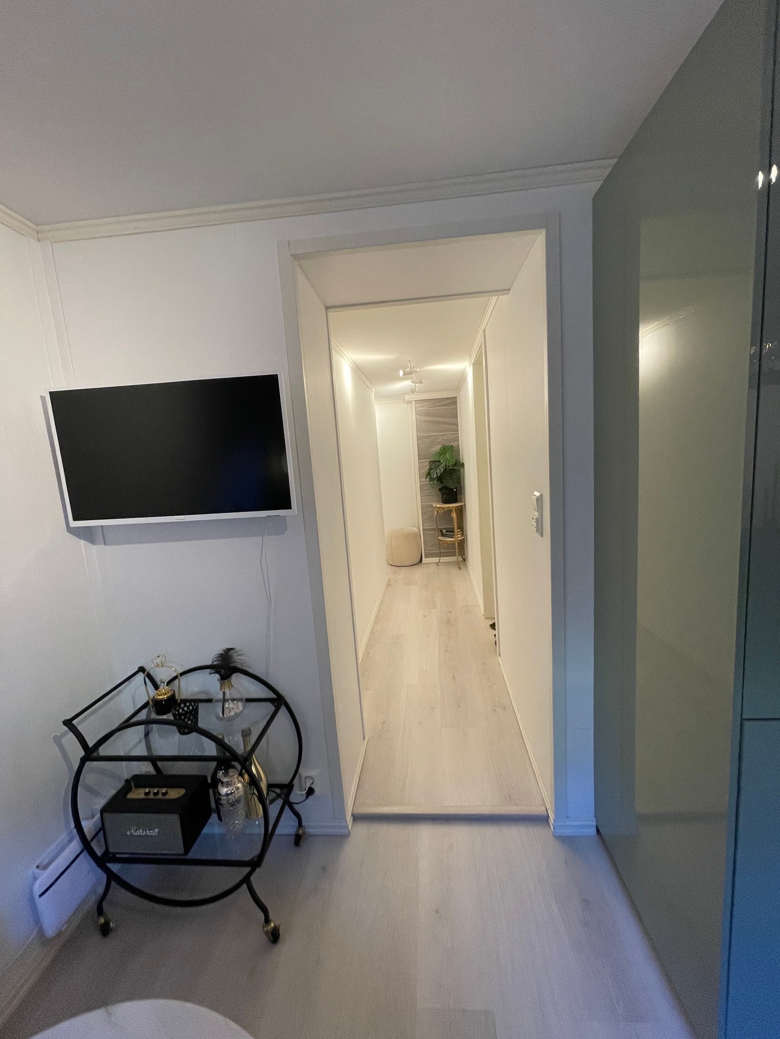 Gang mellom stue/kjøkken og soverommene Galleribilde