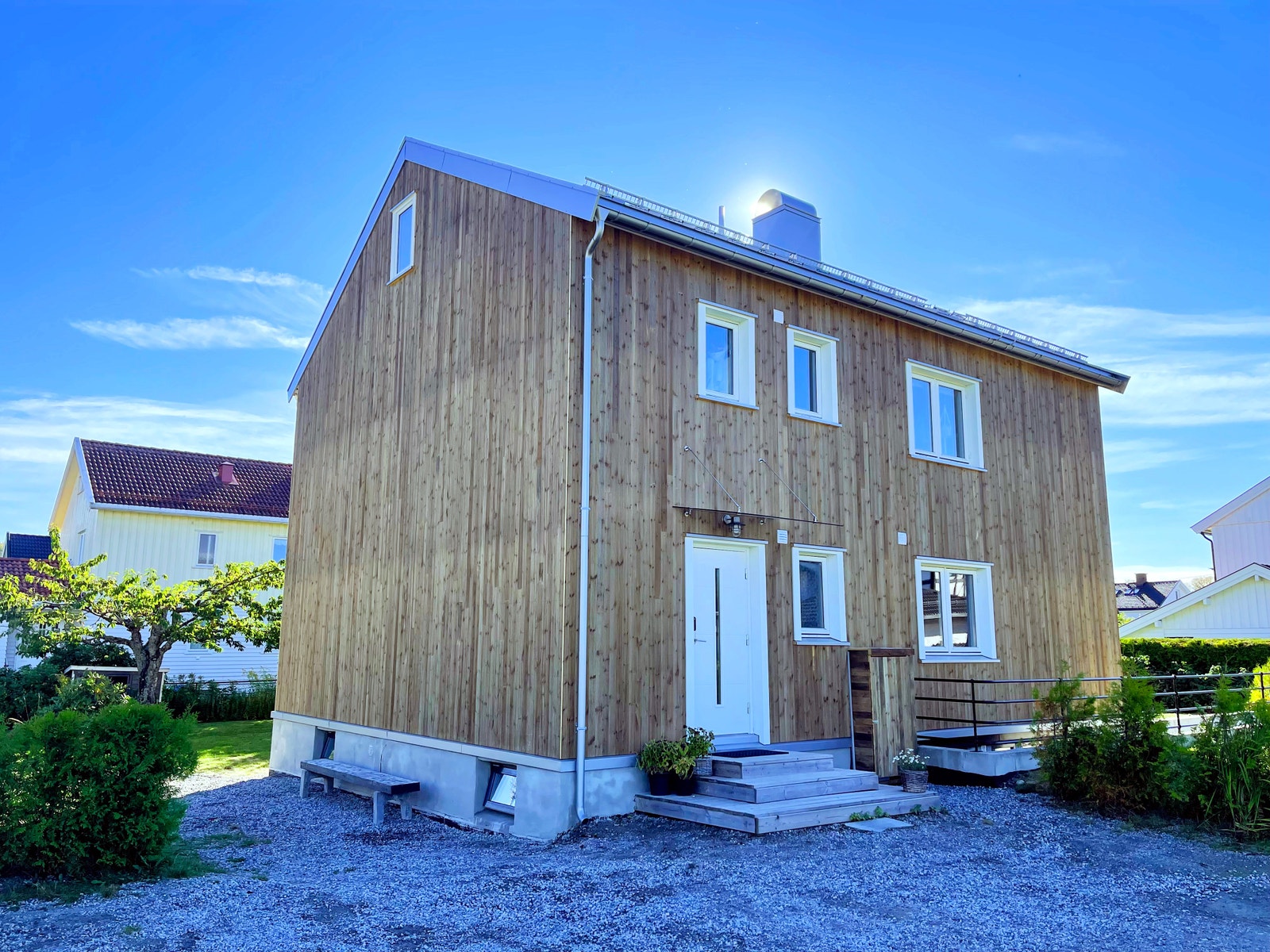 Nyrenovert tak, kledning og ny-isolert. Galleribilde