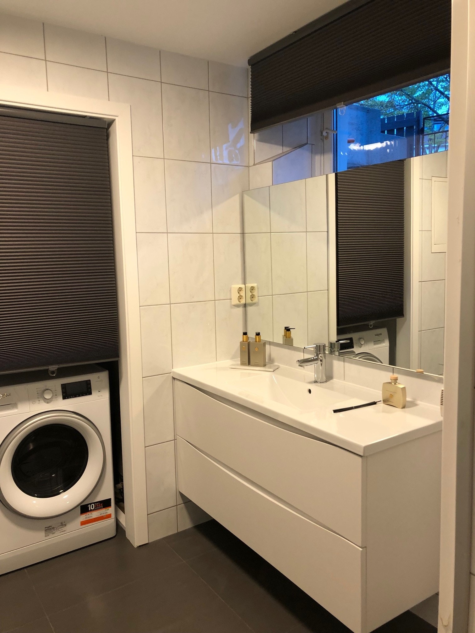 Nyoppusset bad med vask/tørketrommel Galleribilde