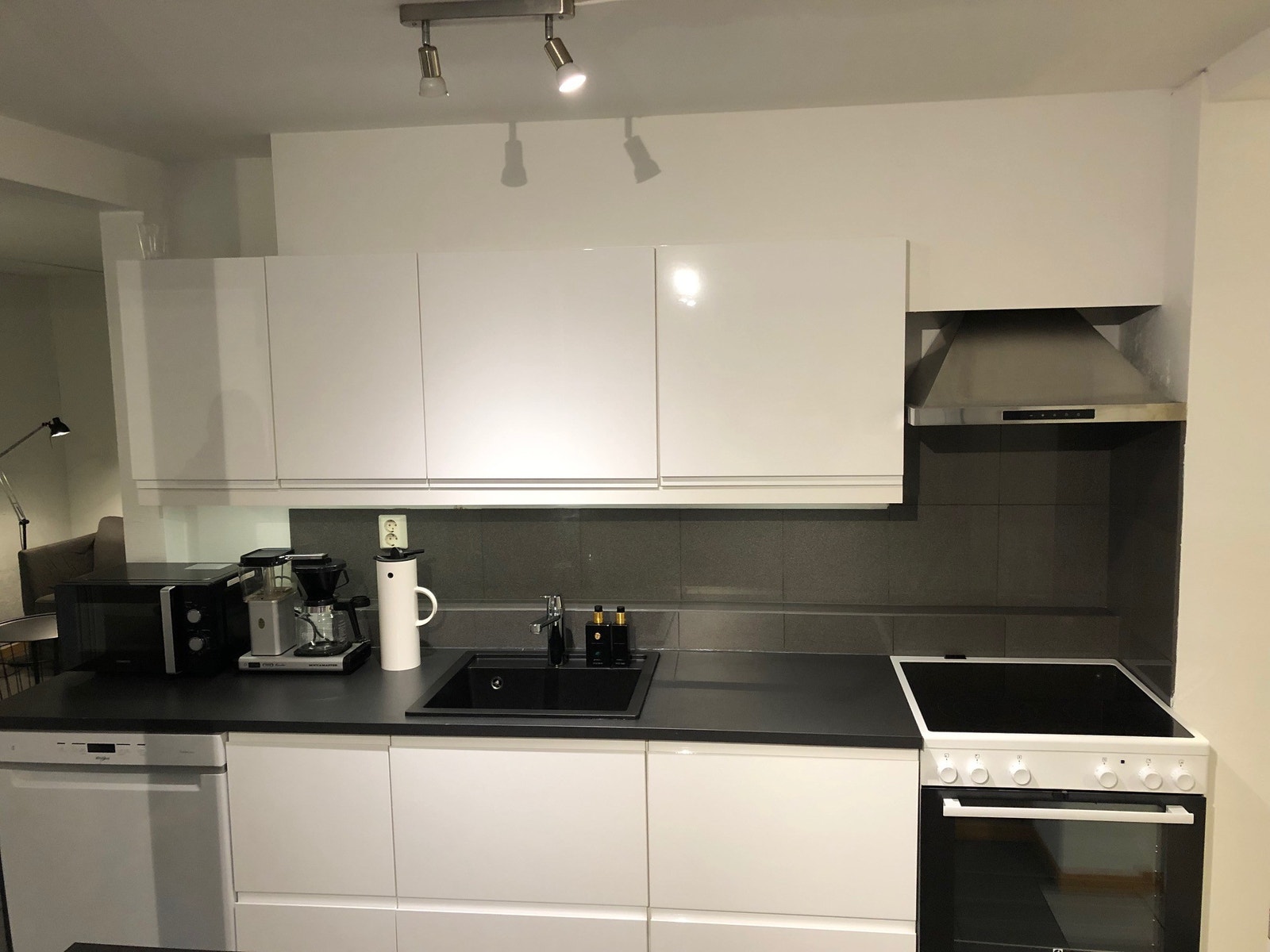 Nytt kjøkken med nye hvitevarer (Høsten 2021) Galleribilde