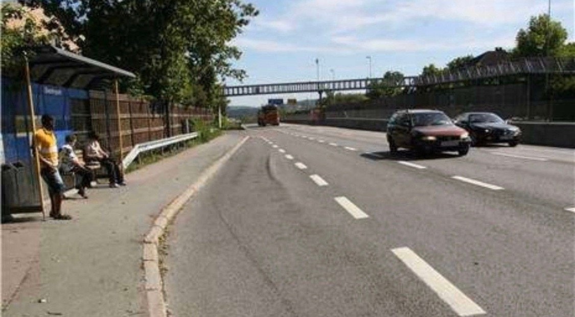 7 minutters gange til flybuss Galleribilde