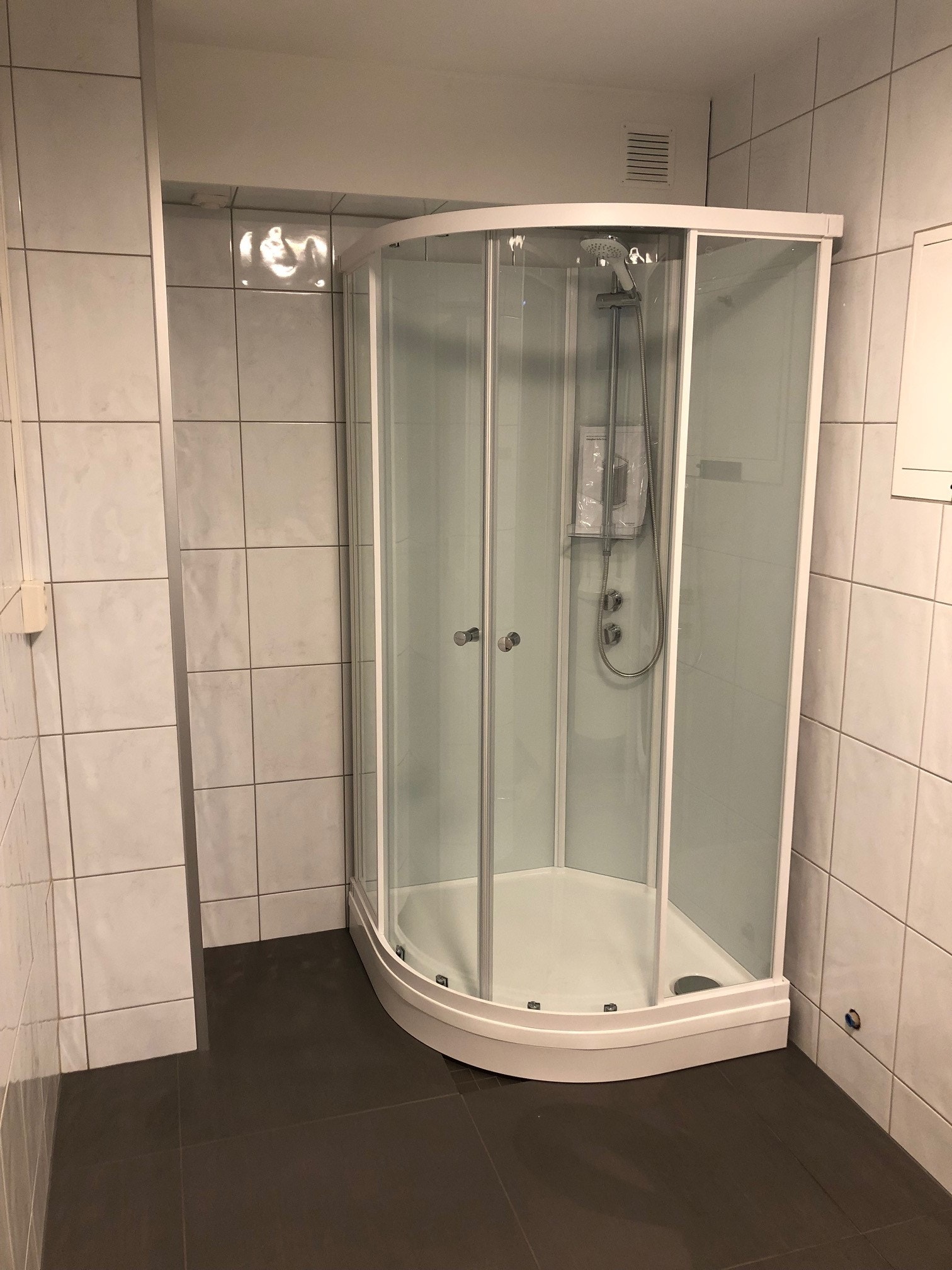 Ny dusjkabinett (Høsten 2021) Galleribilde