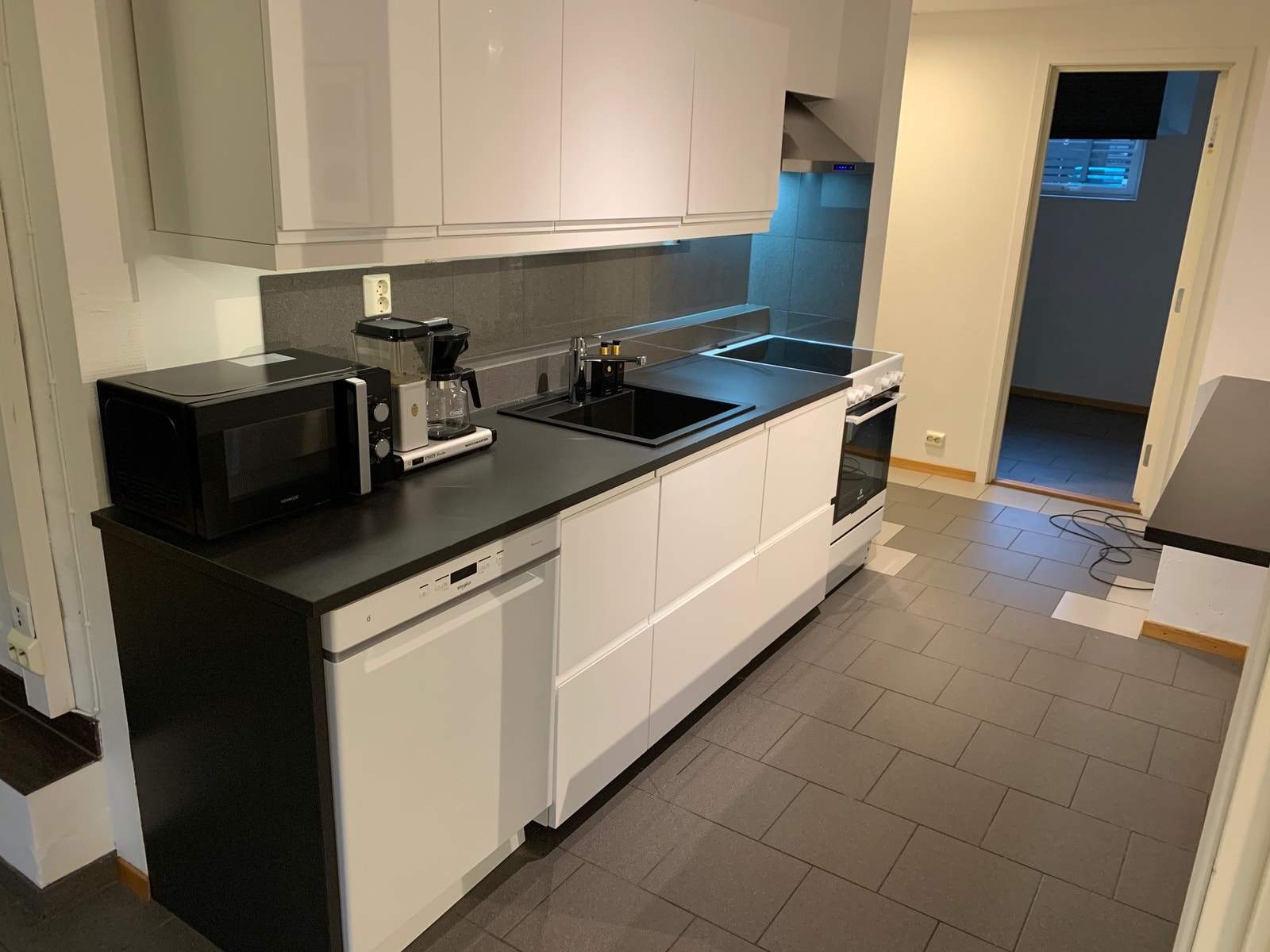 Nytt kjøkken med nye hvitevarer (Høsten 2021) Galleribilde