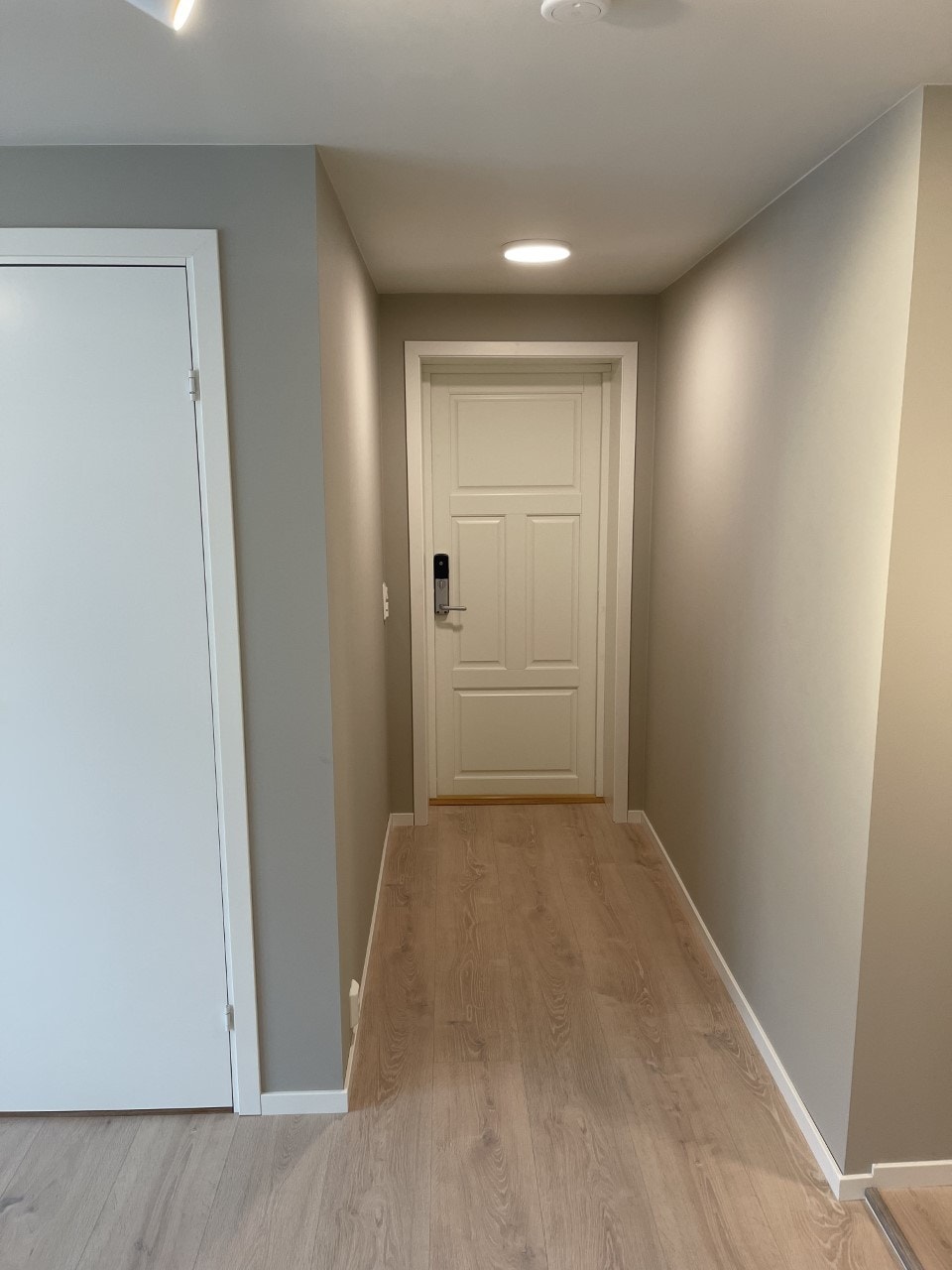 Inngang med yale doorman lås Galleribilde