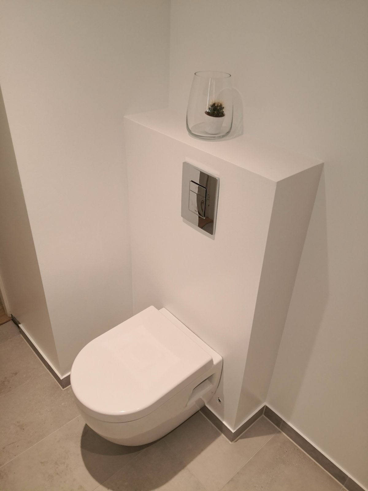 Vegghengt toalett Galleribilde