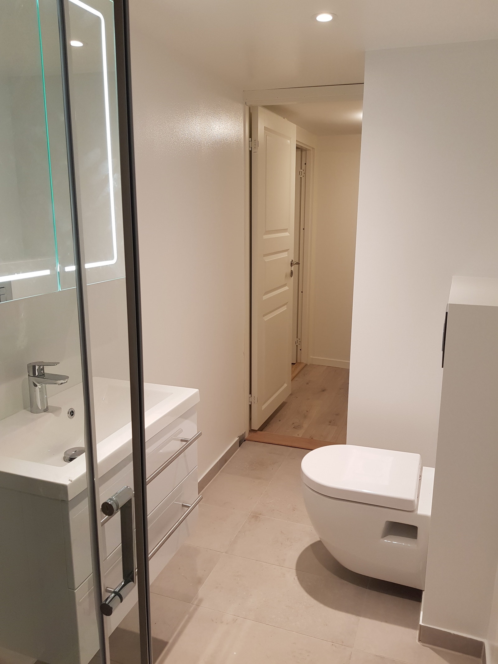 Stort bad 3,8m2 med sensorventilator Galleribilde