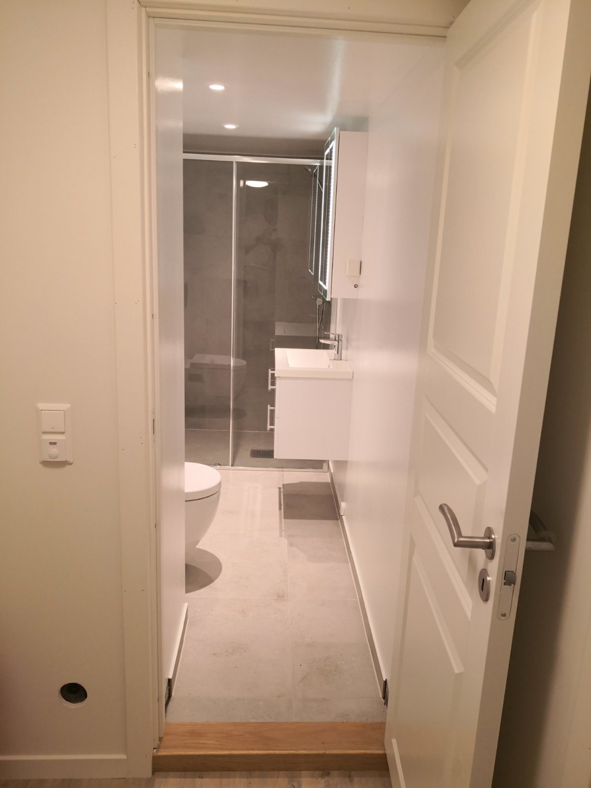 Stort bad 3,8m2 med sensorventilator Galleribilde