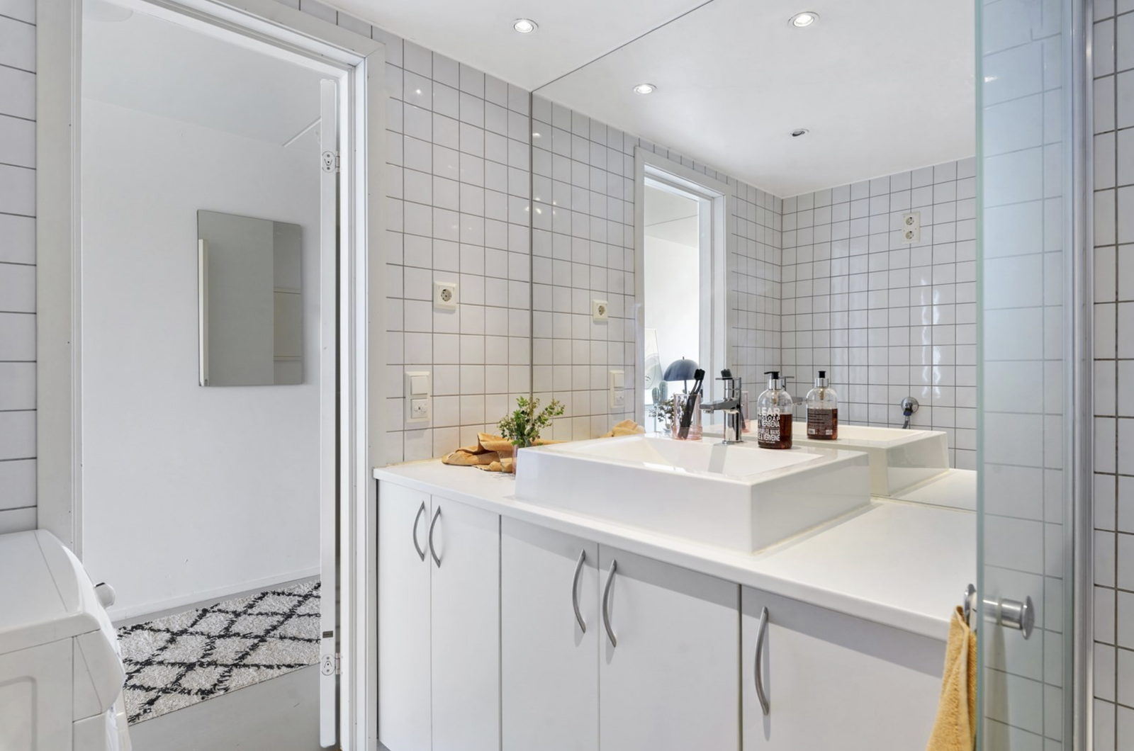 Stort bad med varmekabler og fliser Galleribilde