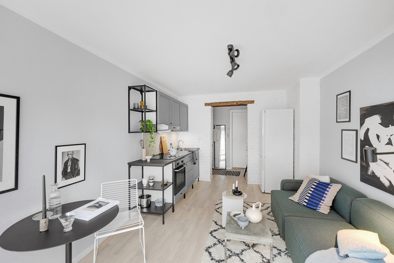 Møblene på bildene følger ikke med. Galleribilde