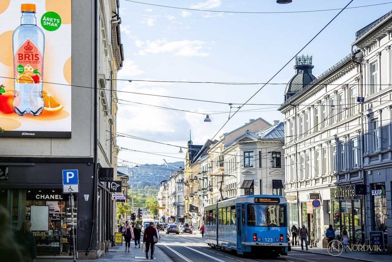 Steinkast unna high-end shopping, restauranter og byliv Galleribilde