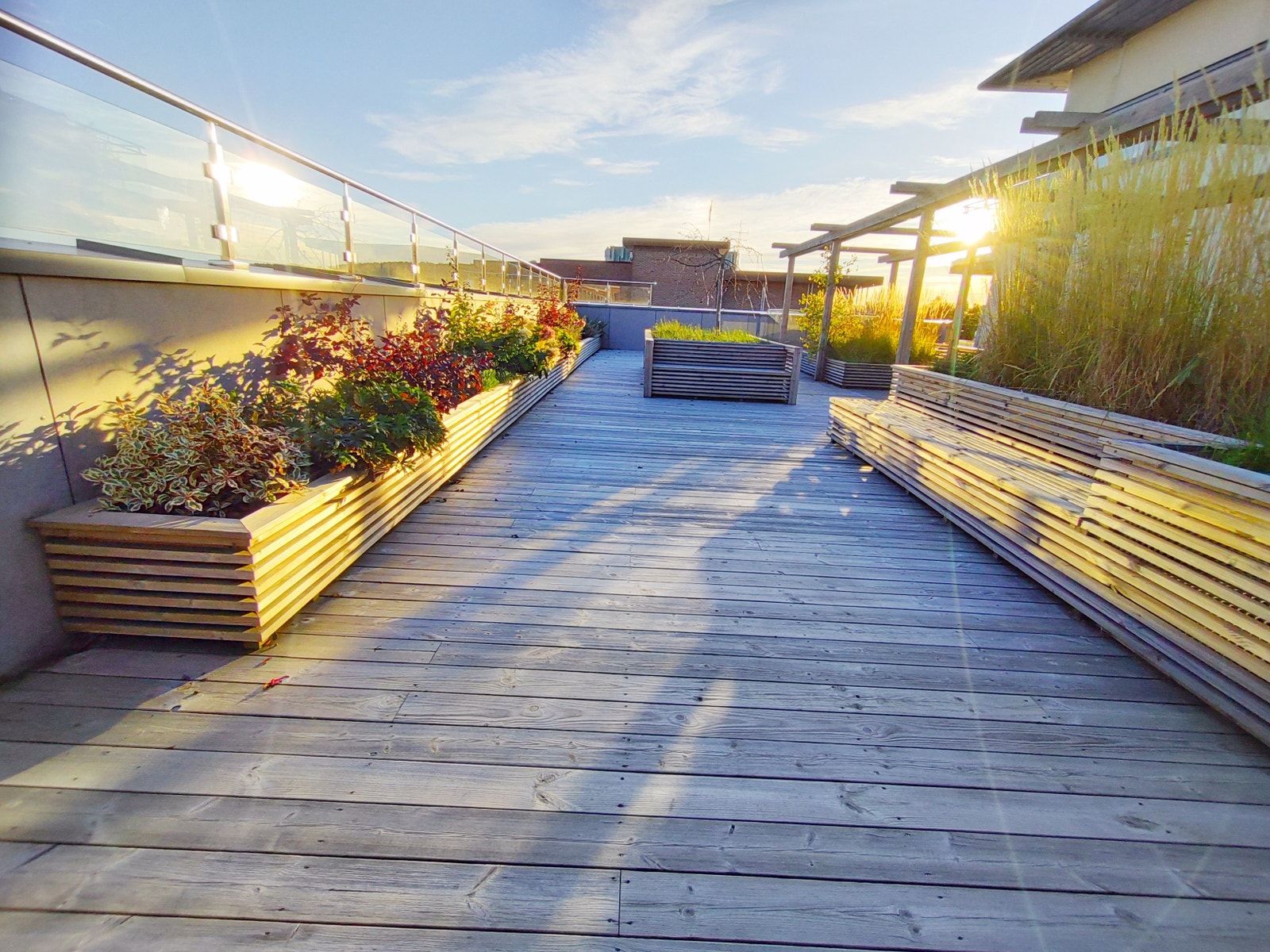 3 STORE FELLES TAKTERRASSER Galleribilde