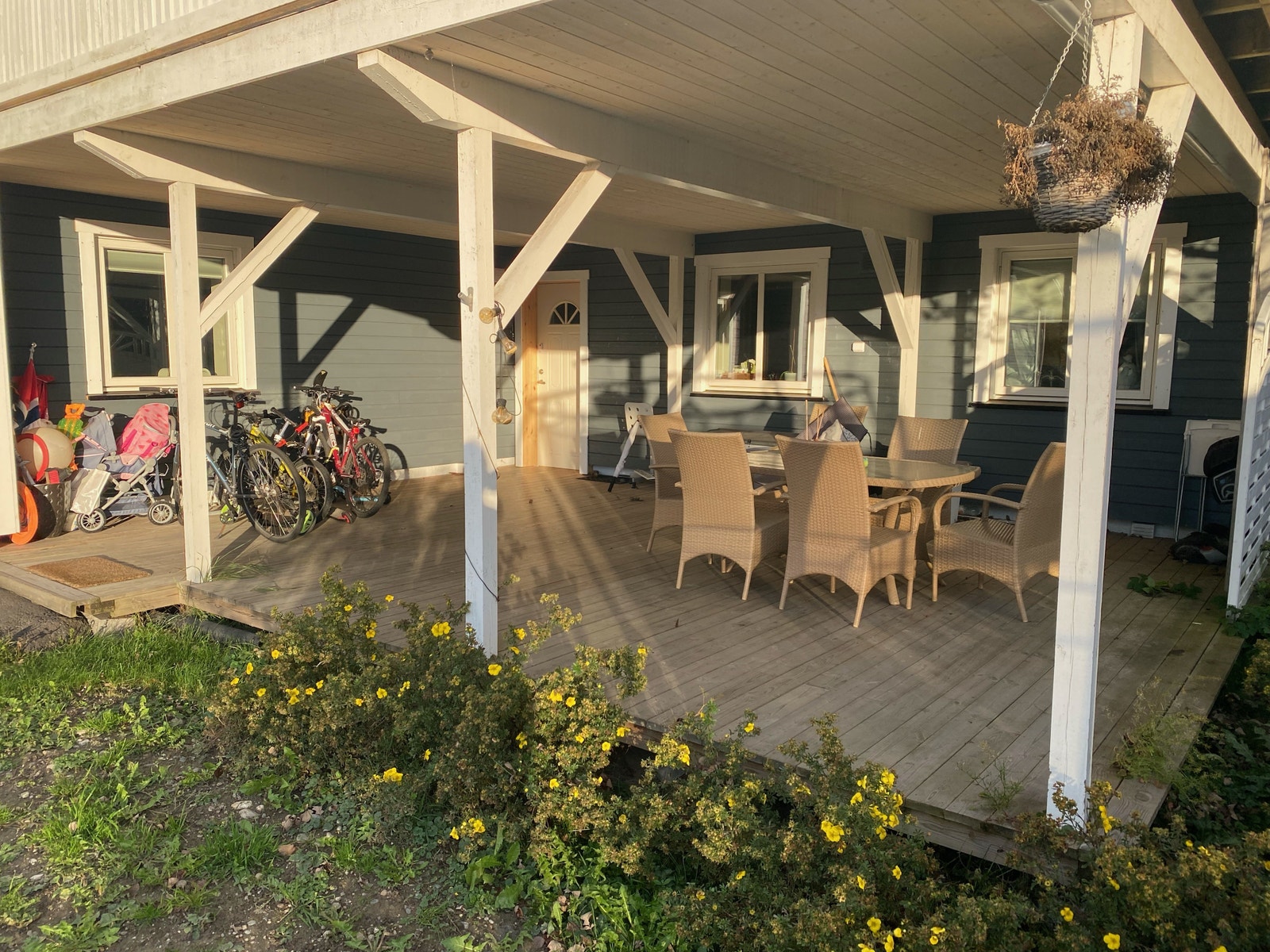 Terrasse tilhørende leilighet Galleribilde