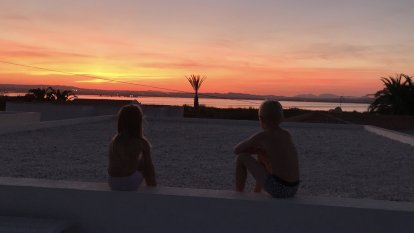 Solnedgang fra tak terrassen. Galleribilde