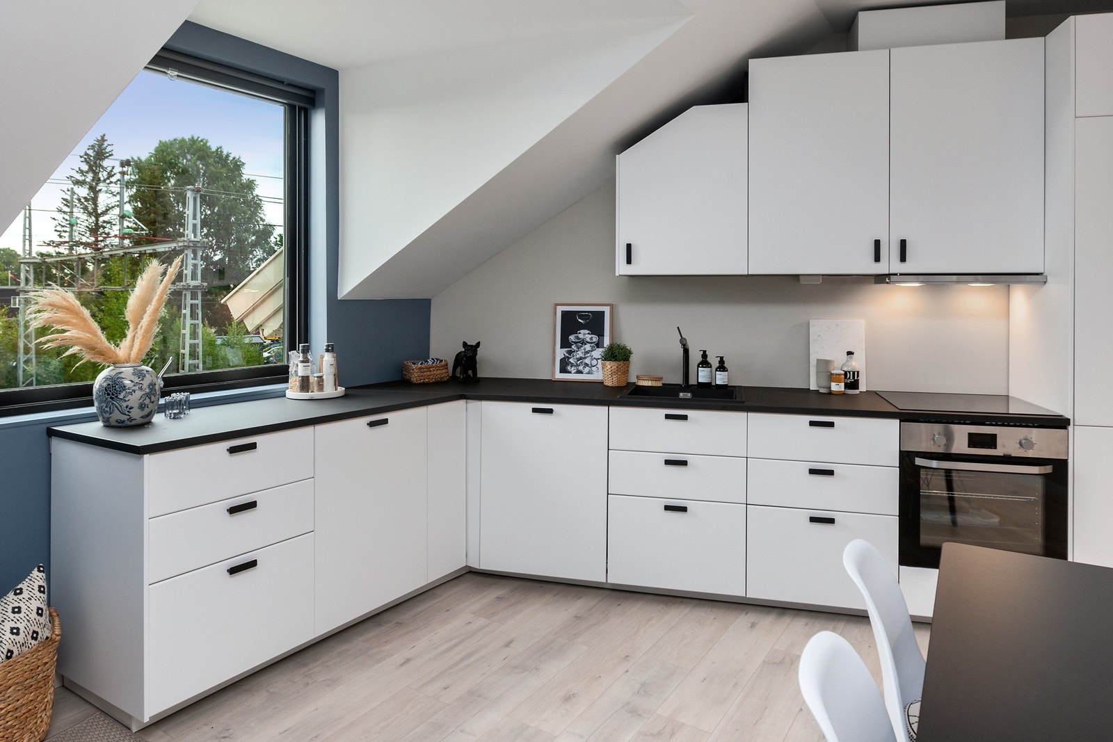 Kommer med diverse kjøkkenutstyr Galleribilde