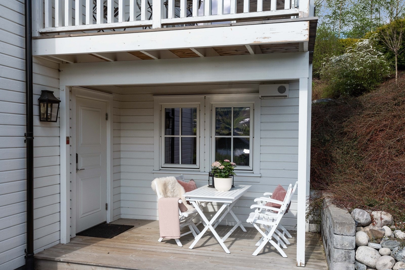 Inngang og uteplass Galleribilde