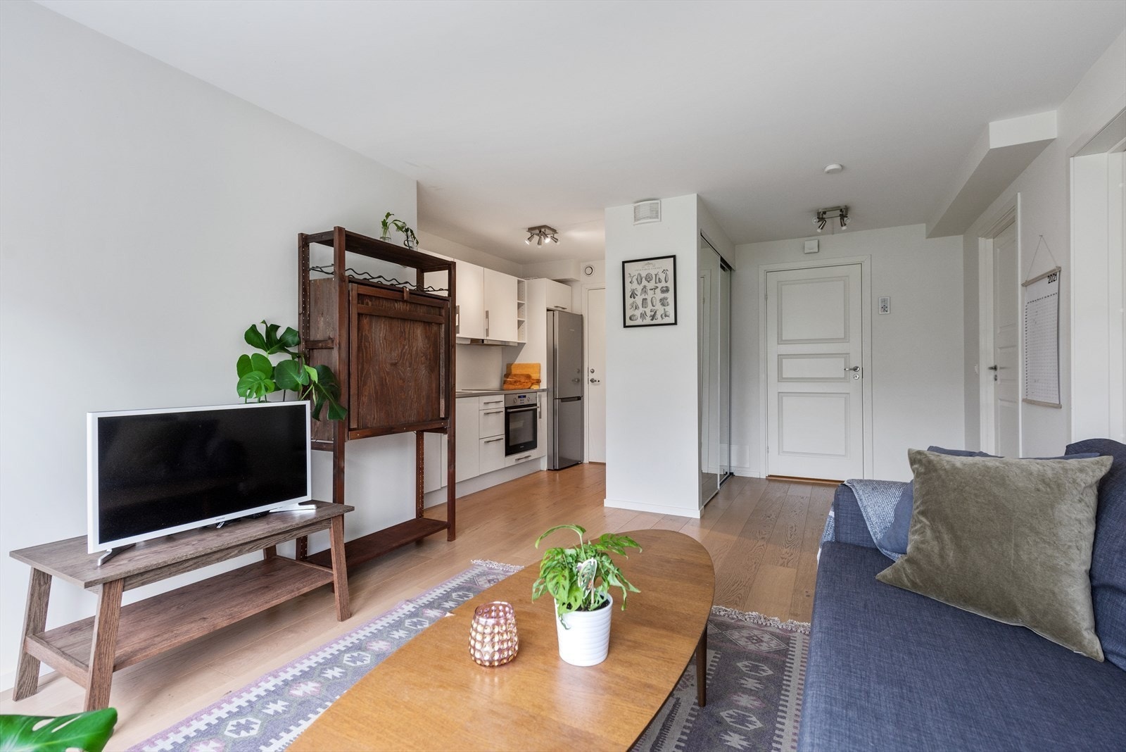 Lys og luftig stue og kjøkken Galleribilde