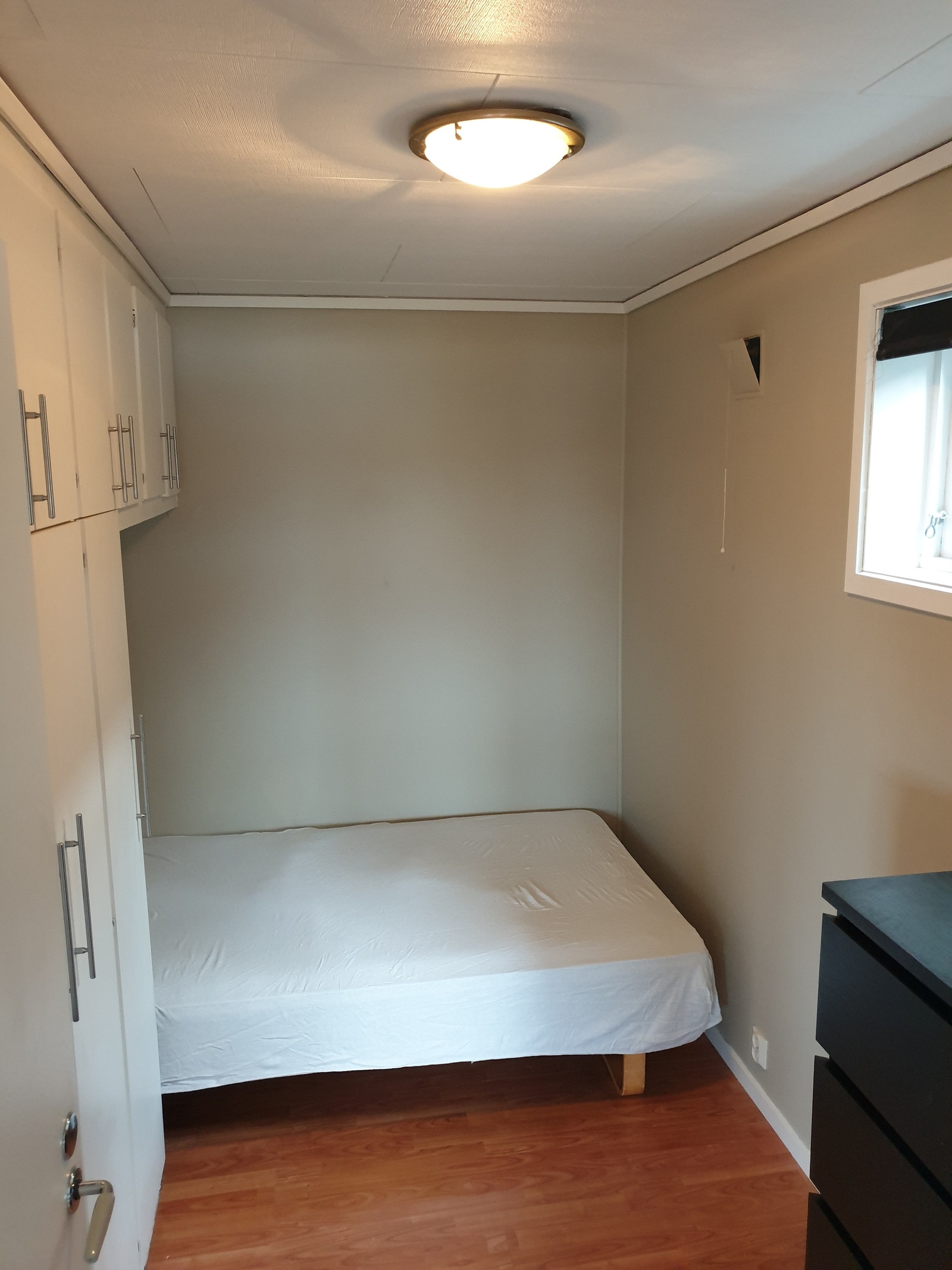 Soverom med mye skap plass Galleribilde