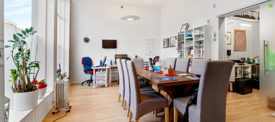 Lyst og fint i 1. etasje Galleribilde