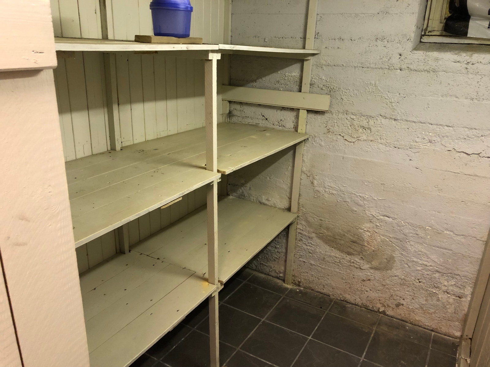 Bod i kjeller Galleribilde