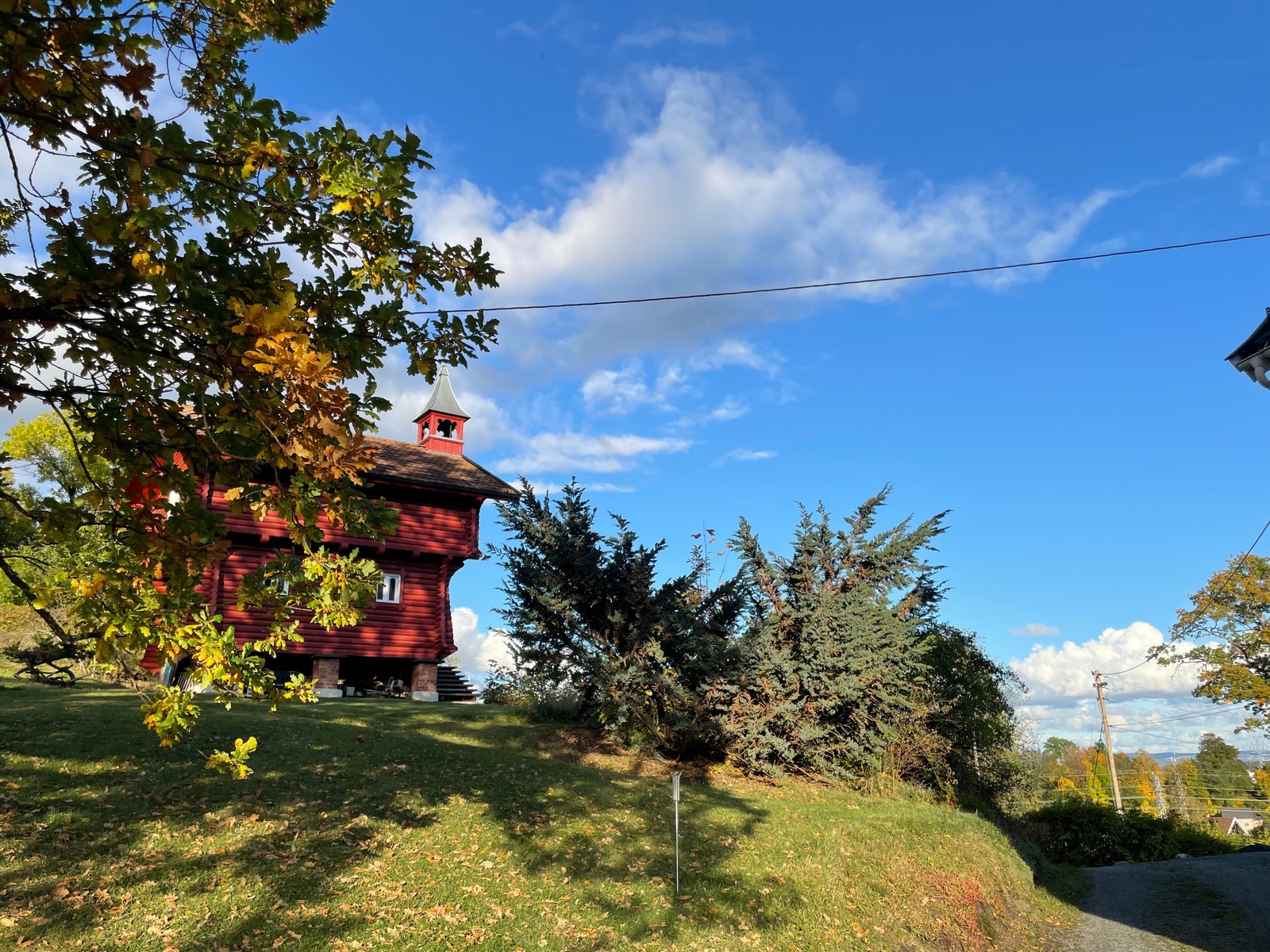 Utsikt fra inngangsparti. Galleribilde