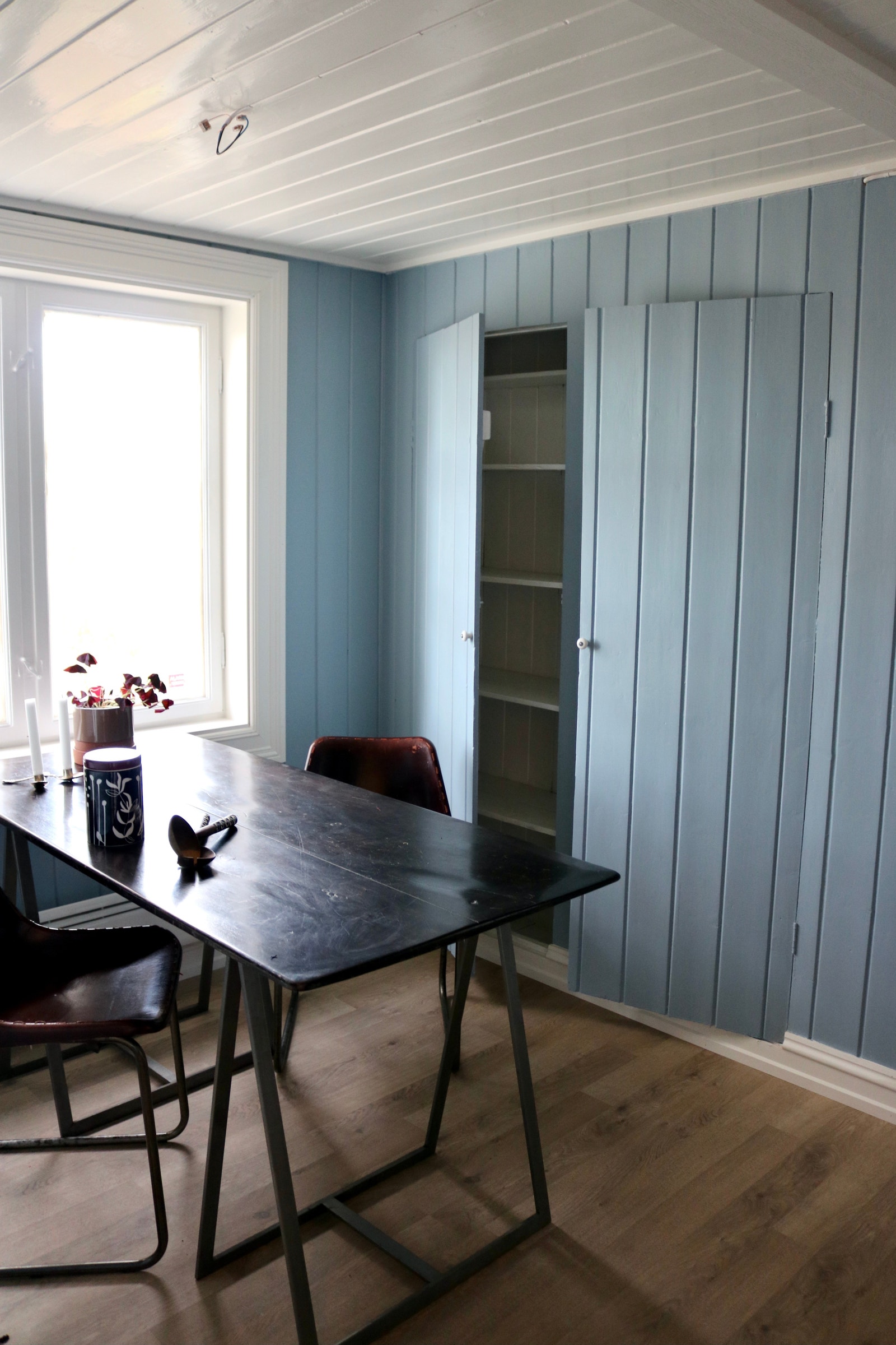 God skapplass på kjøkkenet. Galleribilde