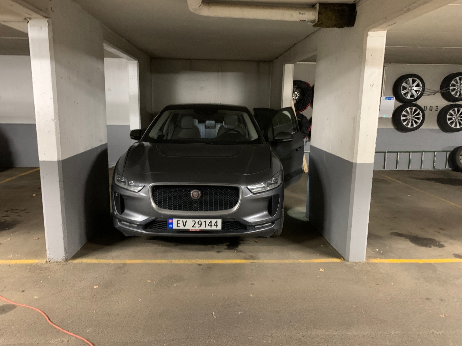 Plass til stor bil Galleribilde