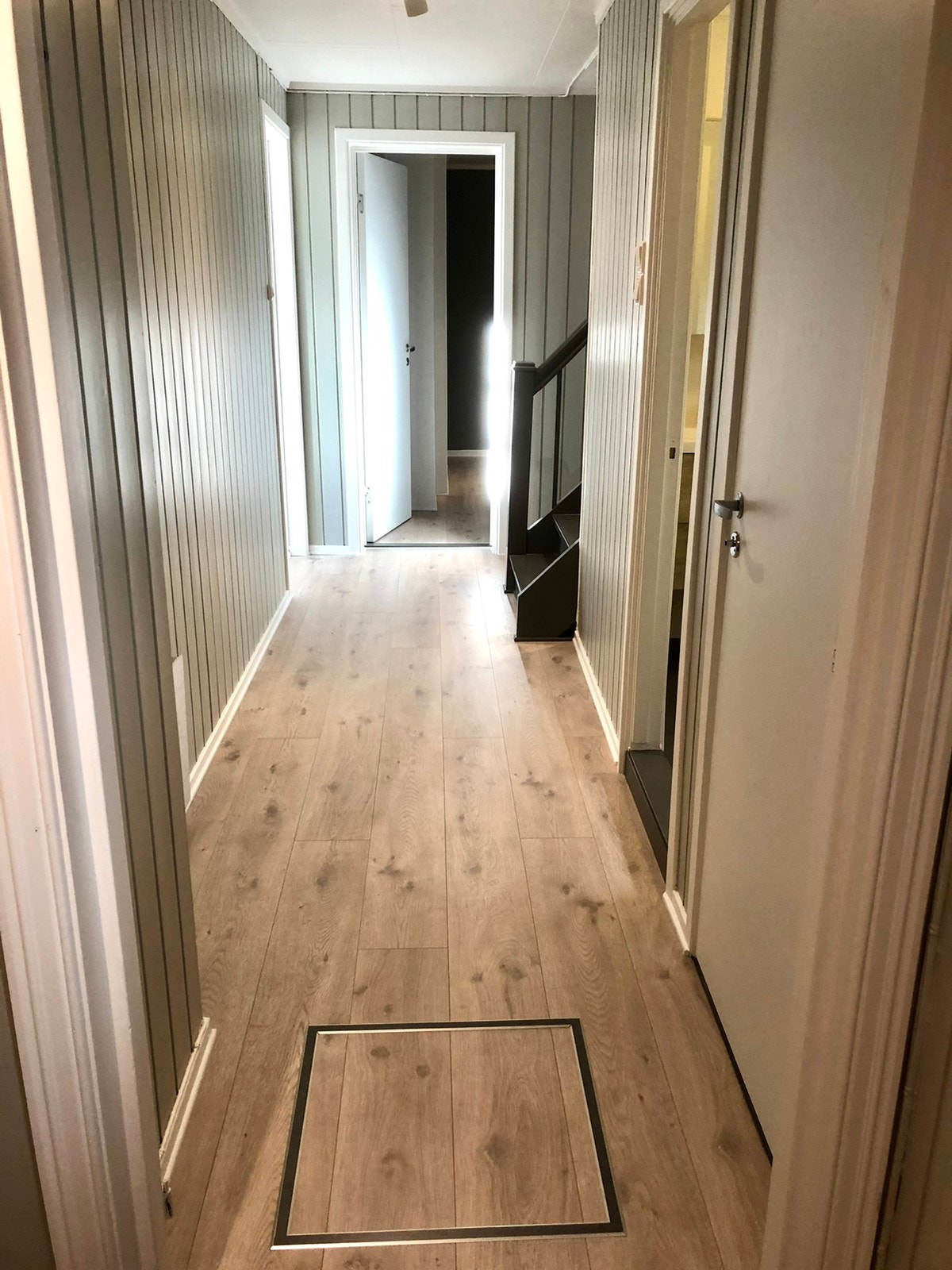 Gang sett fra inngangsparti Galleribilde