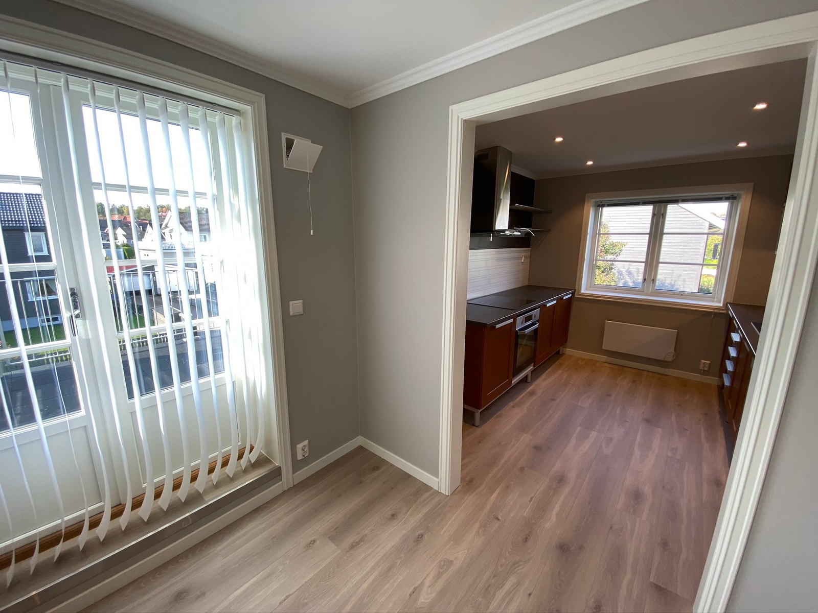 Stue mot terrasse/kj. Galleribilde