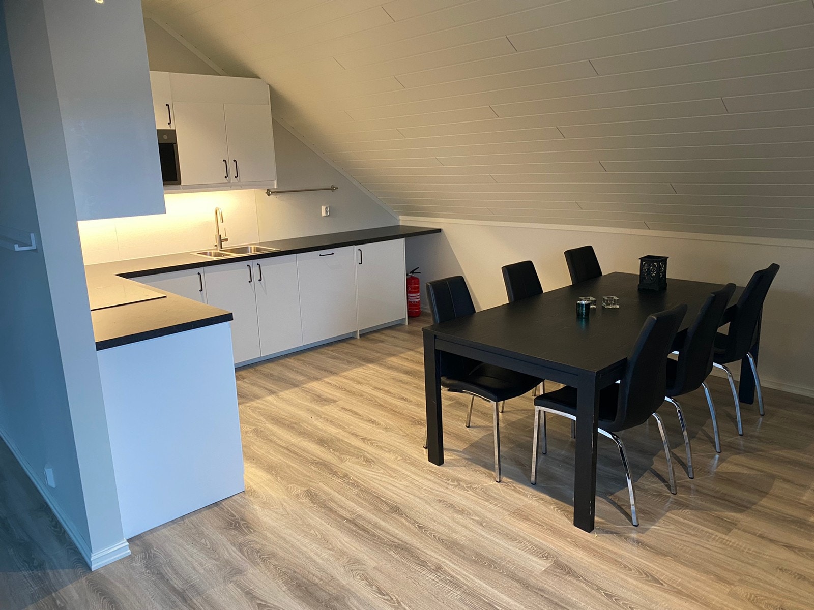 Kjøkken m/hvitevarer og spisestue, 2etg Galleribilde