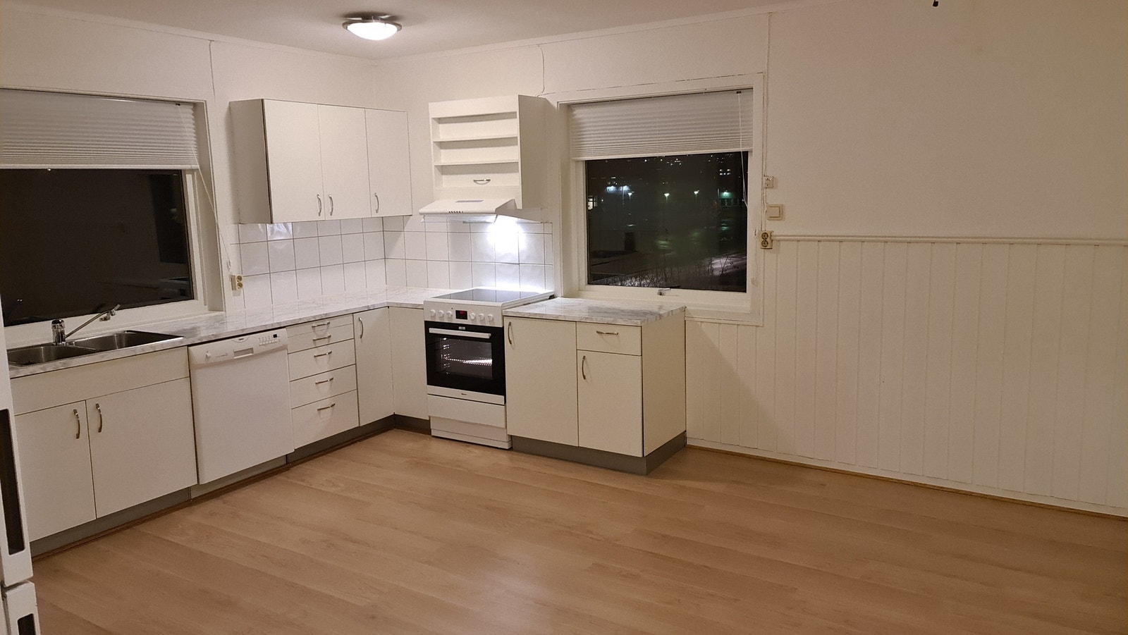 Kjøkken, plisergardiner Galleribilde