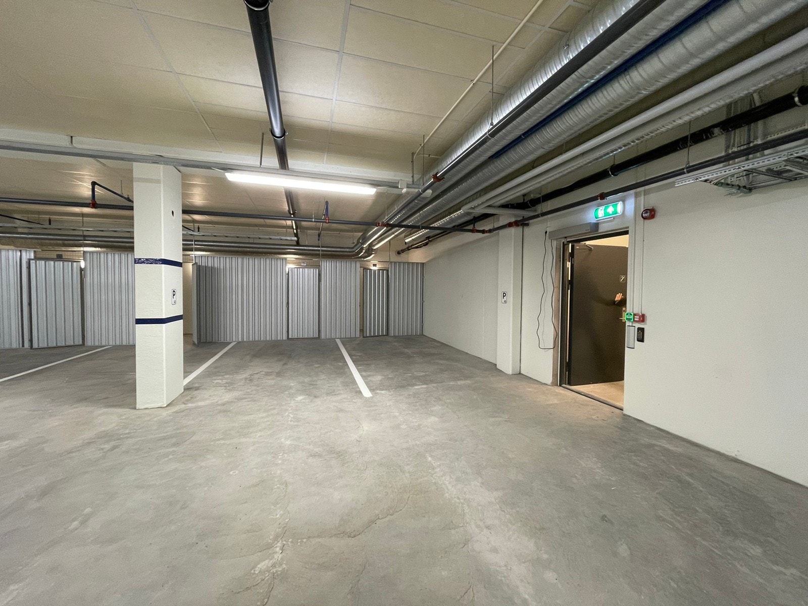 Kort veg til inngang/utgang Galleribilde