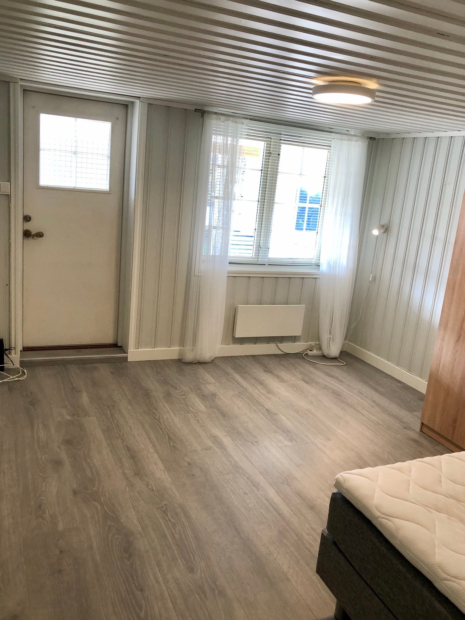 Sove-/oppholdsrom (garderobeskap følger med - ikke sengen). Galleribilde