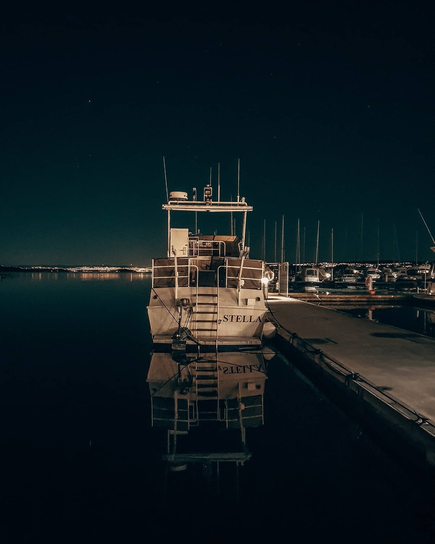 Badeplattform, du kan bade fra båten dersom du liker isbading. Galleribilde