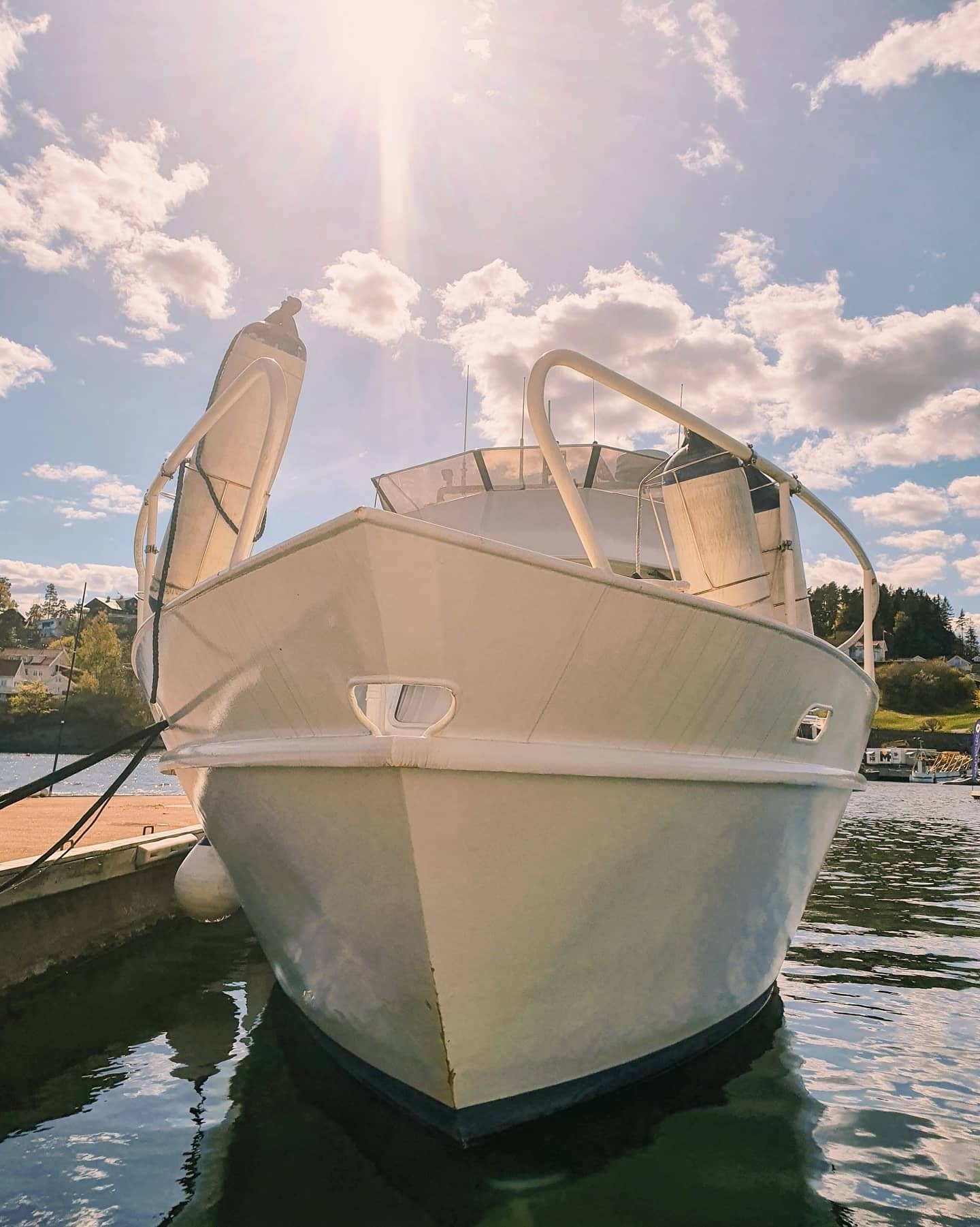 Flott stålbåt. Galleribilde