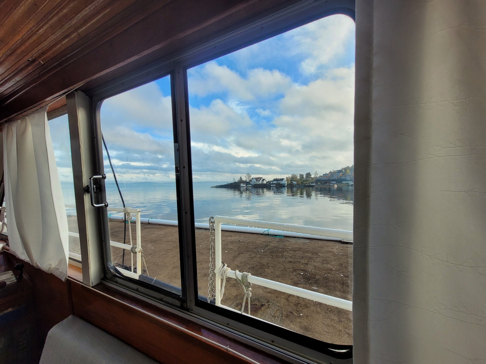 Nydelig utsikt fra stuevinduet. Galleribilde